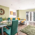 L1 City Stay, Netflix & Prime Location,Workspace