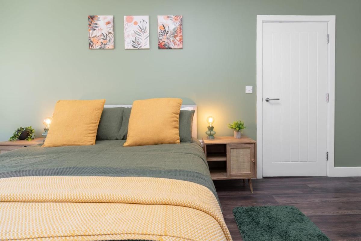 L1 Stay, Netflix & Prime Location,workspace *