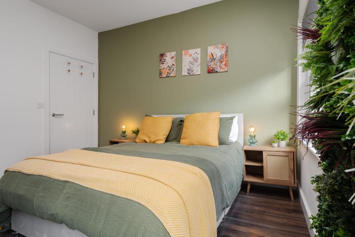 L1 Stay, Netflix & Prime Location,workspace Liverpool
