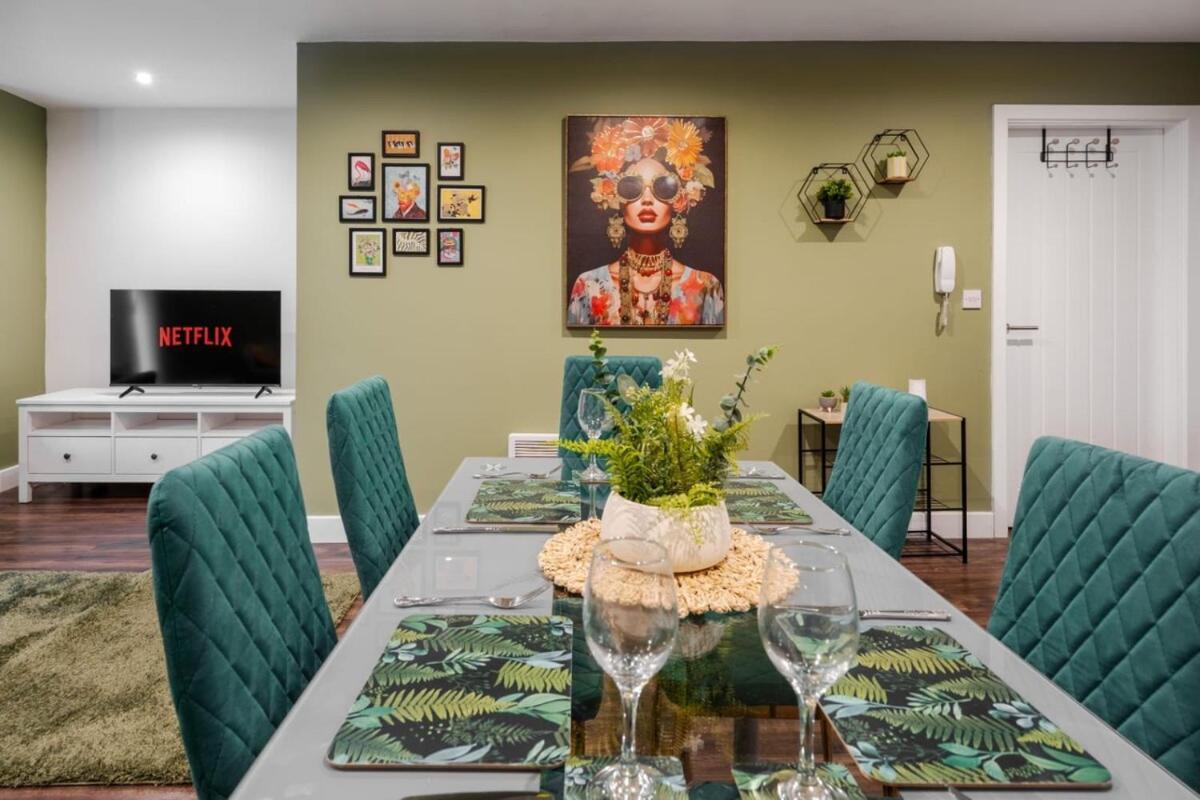 L1 Stay, Netflix & Prime Location,workspace Apartment
