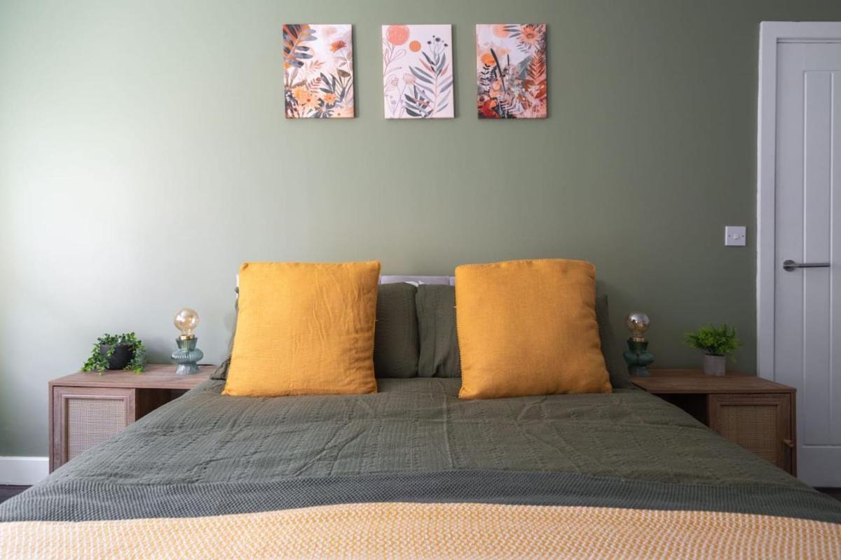 Apartment L1 Stay, Netflix & Prime Location,workspace *