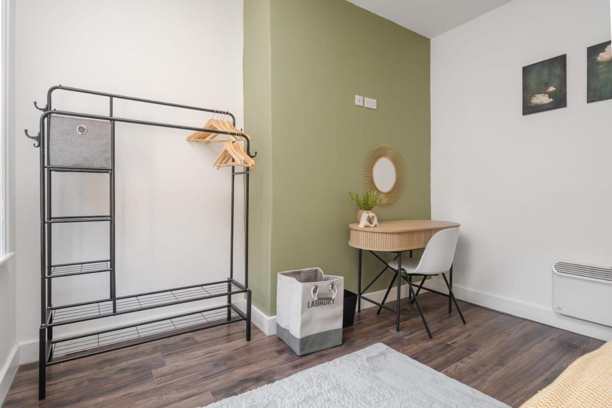 L1 Stay, Netflix & Prime Location,workspace * Liverpool