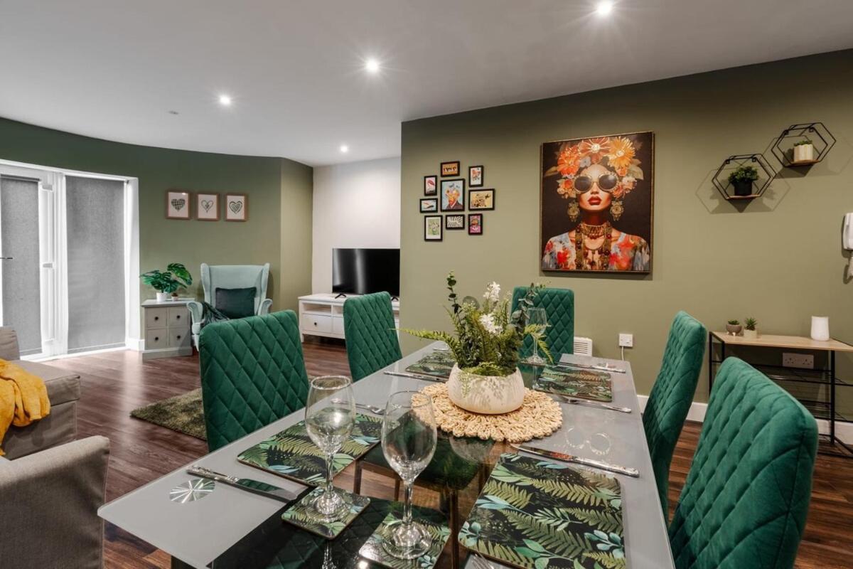 L1 Stay, Netflix & Prime Location,workspace Apartment